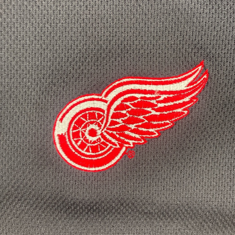 Women’s Detroit Red Wings Warmup Jacket

Size XL 18/20